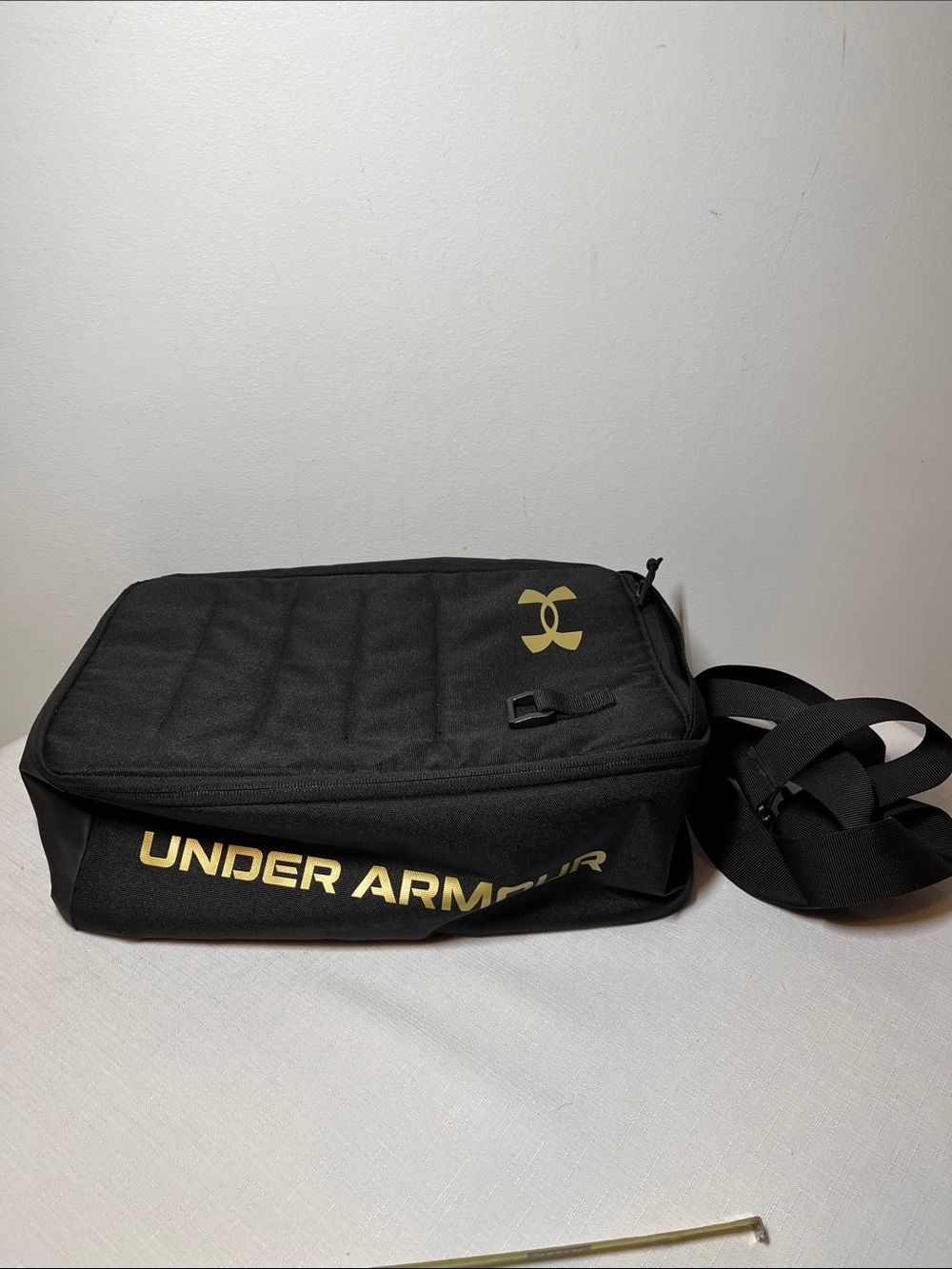 Under Armour, Runner Shoe Bag, black with Gold Logo
NEW